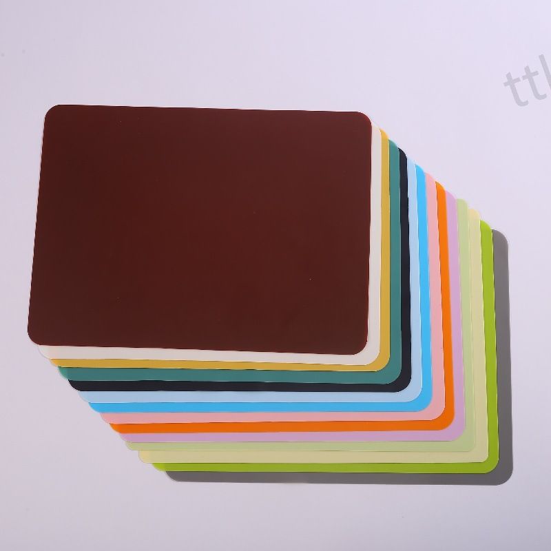 Heat-resistant silicone placemat 40 cm x 30 cm 1 piece.