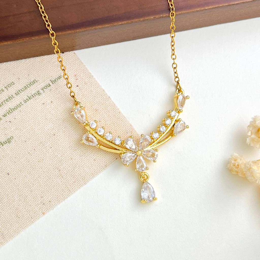 New Style Small Flower-shaped Drop Necklace for Women, V-shaped Neck Chain, Exquisite and High-end Accessory