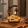 Figura Navideña Linda No de Terror Fantasma de Halloween Leyendo Libro Lámpara, Luz de Noche con Libro, Decoración de Fiesta Temática Whimsical Boo Resina 3D de Mesa