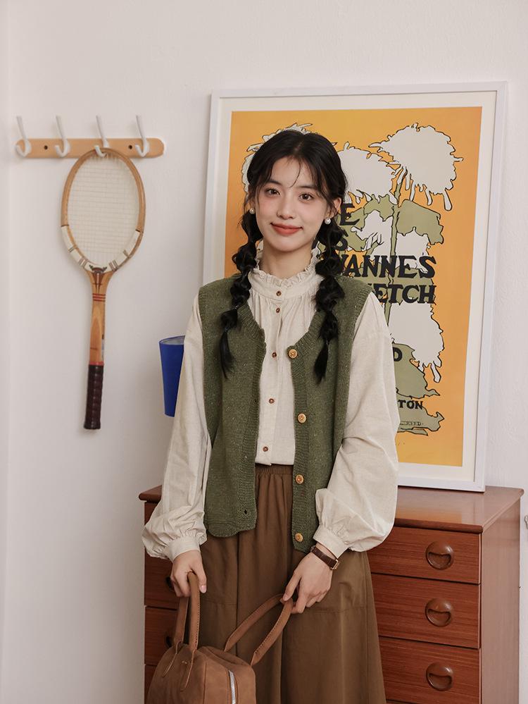 2026 Spring Women's Japanese Stand Collar Lace-Trimmed Slim Shirt
