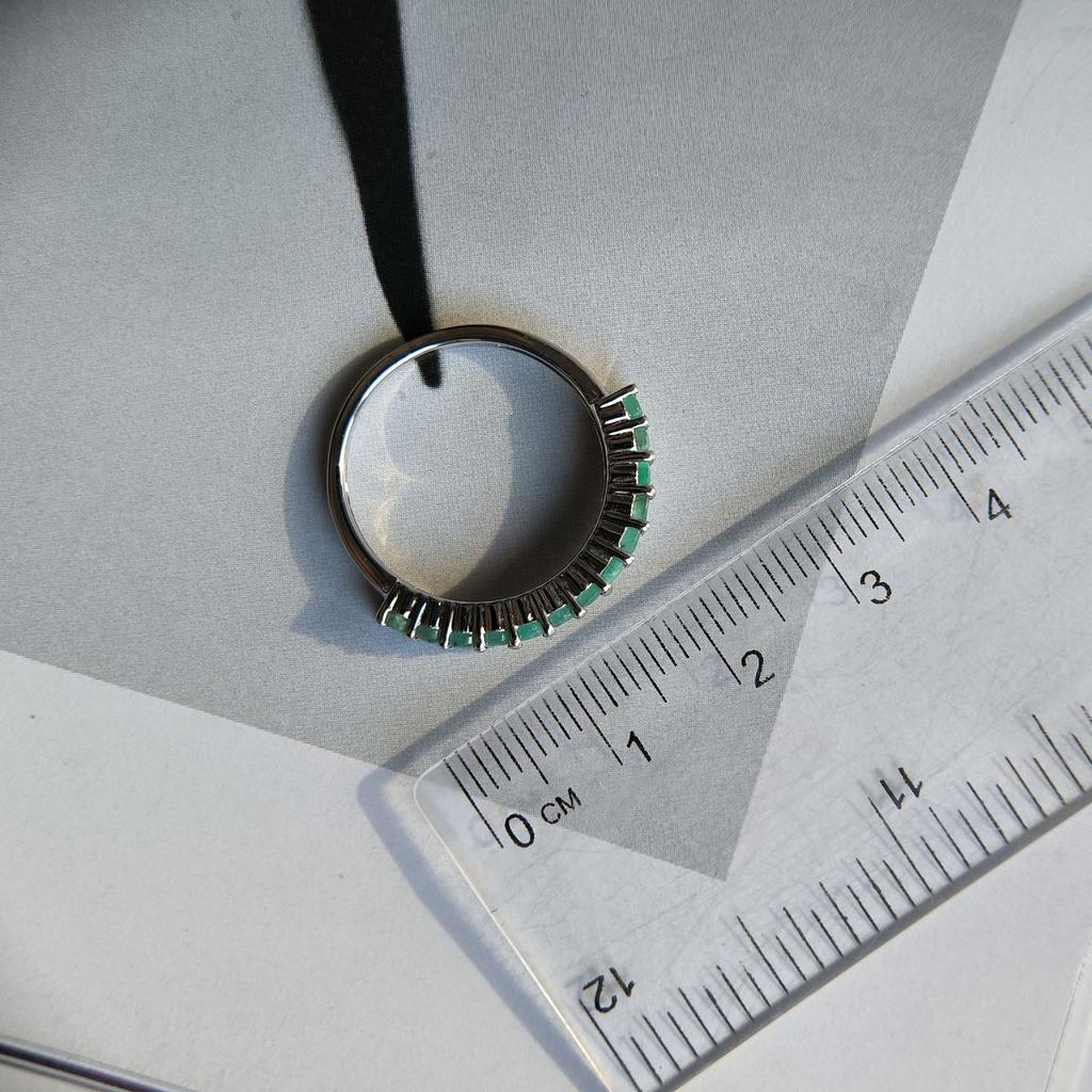 Серебряное кольцо с натуральным изумрудом 1.092ct, вес изделия 2,46 гр (2179986)