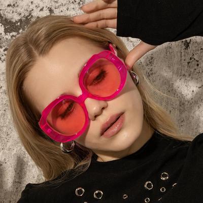 Nouveaux Lunettes de Soleil Vintage pour Femmes Monture Ronde Surdimensionnée Verres Roses Lunettes de Soleil Tendance Style Rétro Classique