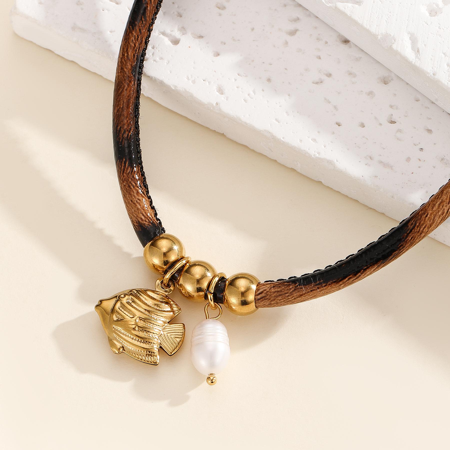 

Atoztide Exaggerated Shell Conch Flower Pendant Necklace for Women Trendy Leopard-Print Necklace Stainless Steel Jewelry Gift