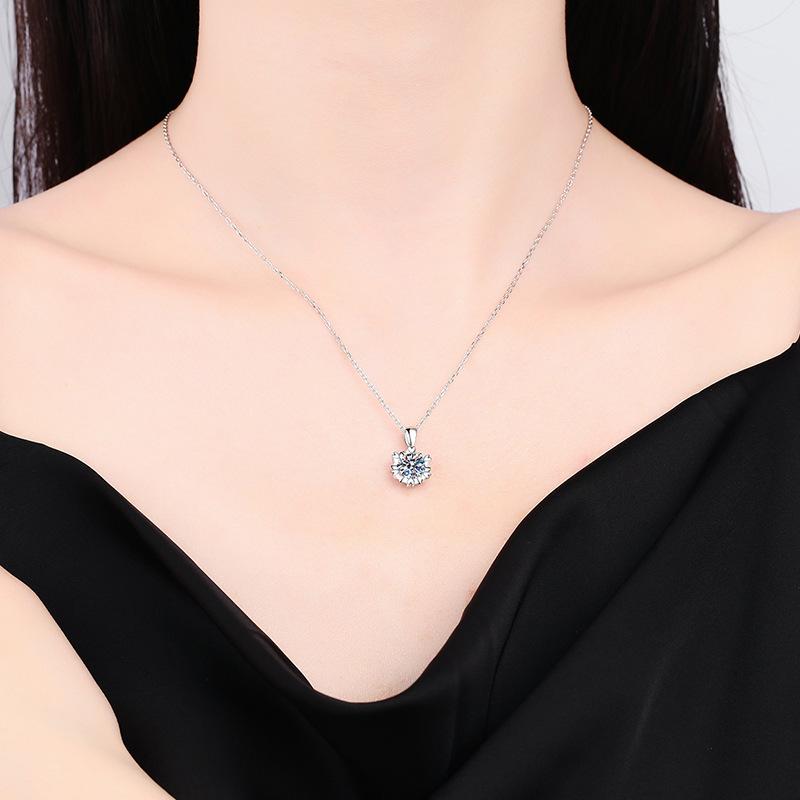 S925 Sterling Silver Moissanite Snowflake Pendant Necklace - Women's Luxurious Non-fading Clavicle Chain.