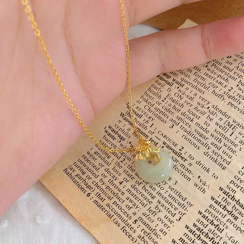 

Ожерелье с цветочной пряжкой и безопасным креплением в новом минималистичном китайском стиле и универсальной цепочкой на ключицу