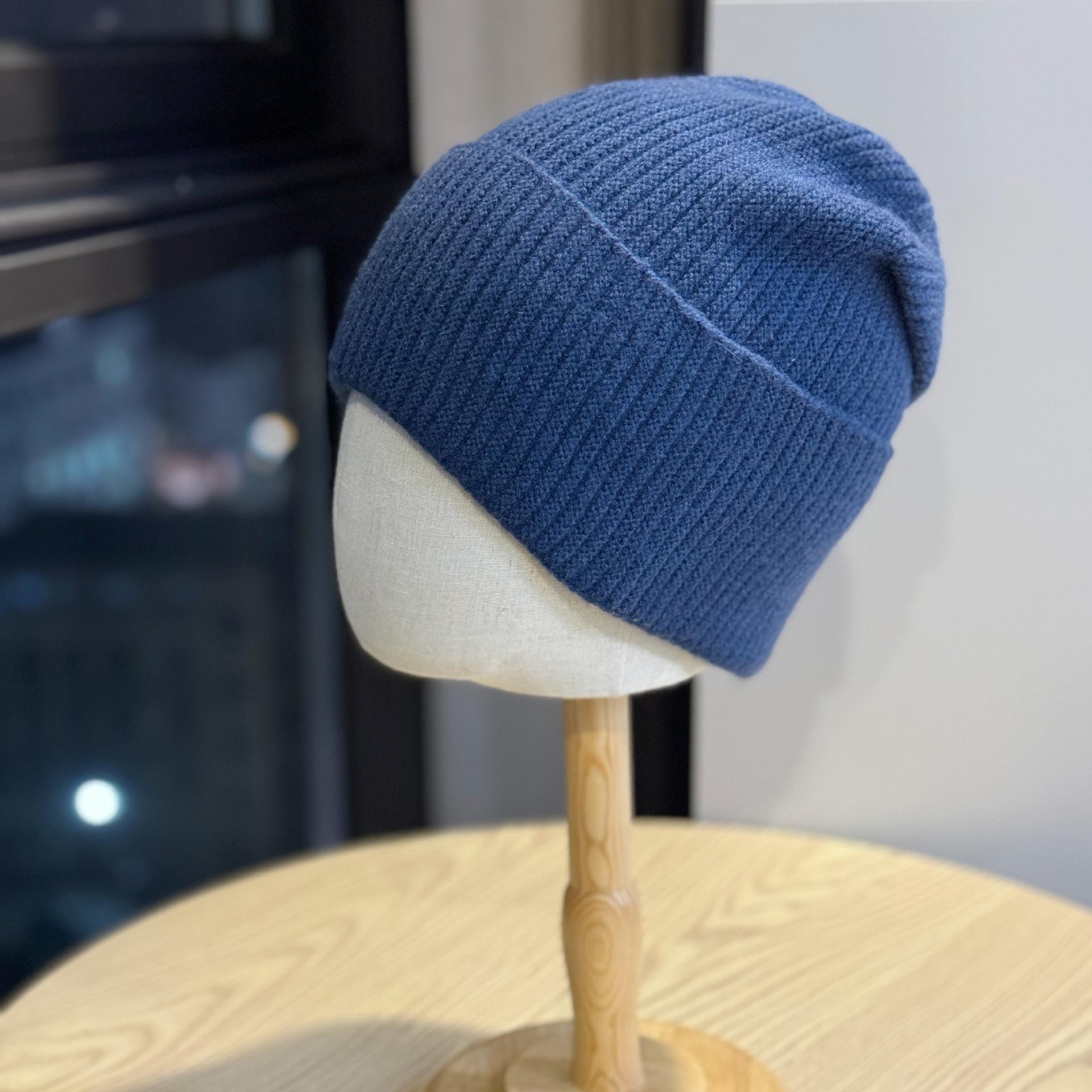 

New solid color, fresh and warm knitted hat for women, autumn and winter, cold-proof, ear-protecting, head-covering hat, fashionable, versatile, Adult54-60Average Size темно-синього кольору