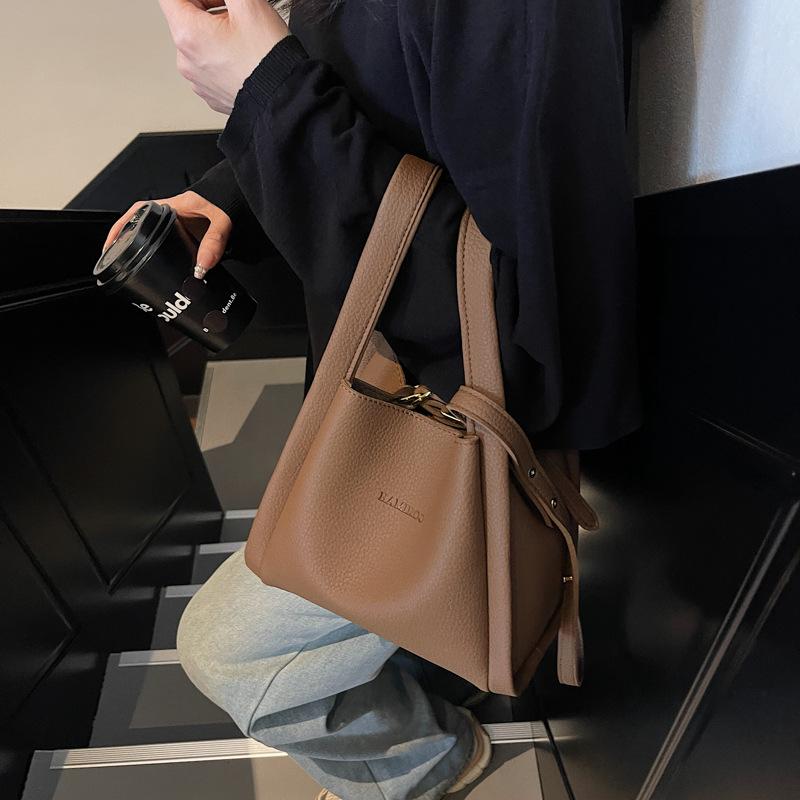 Premium Sense Portable Small Bag Female Portable Vegetable Basket Bag Versatile Messenger Bag Bucket Bag Small Bag