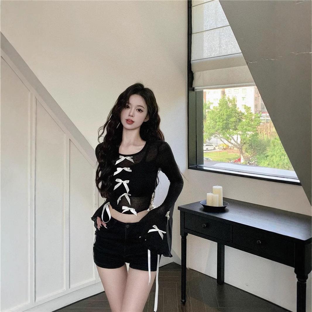 

Retro Chic Bell Sleeve Bow T-Shirt: Versatile Long Sleeve Top for Women One Size