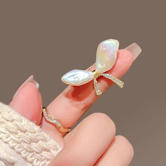 Women Brooch Imitation Pearls Bow Shape Anti-Wear Lapel Pin Scarves Shawls Bags Badge Fashion