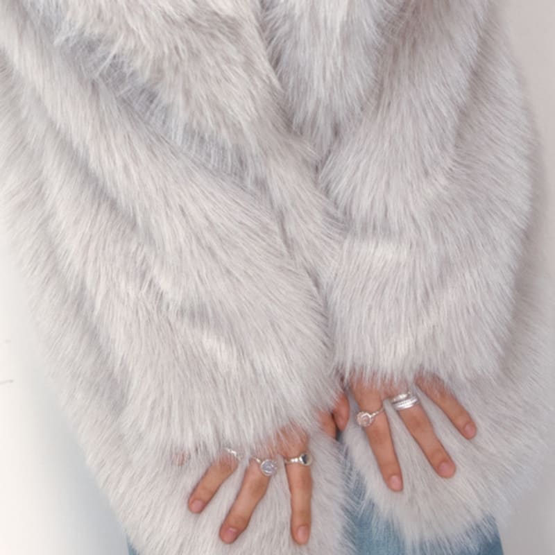 fillow blue calcedony clasp ring