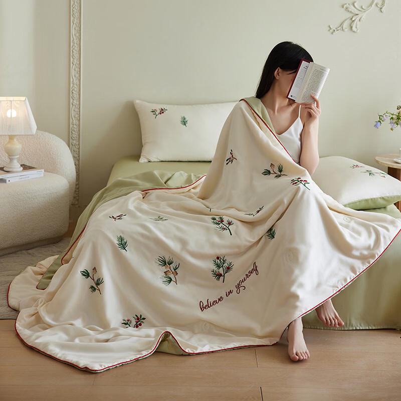 

Brangdy Embroidered Cool-Touch Summer Quilt
