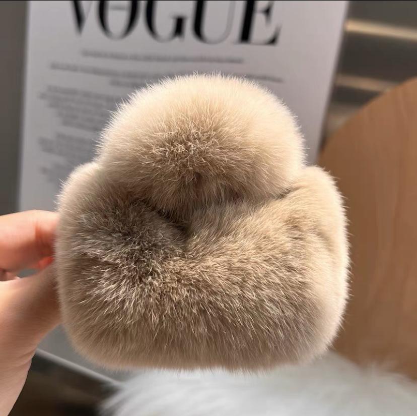 Single Piece Plus Faux Fur Hair Clip, Cute Simple Style Ob Long Hair Accessories, Solid Color, Small Size, Fluffy Effect Straw
