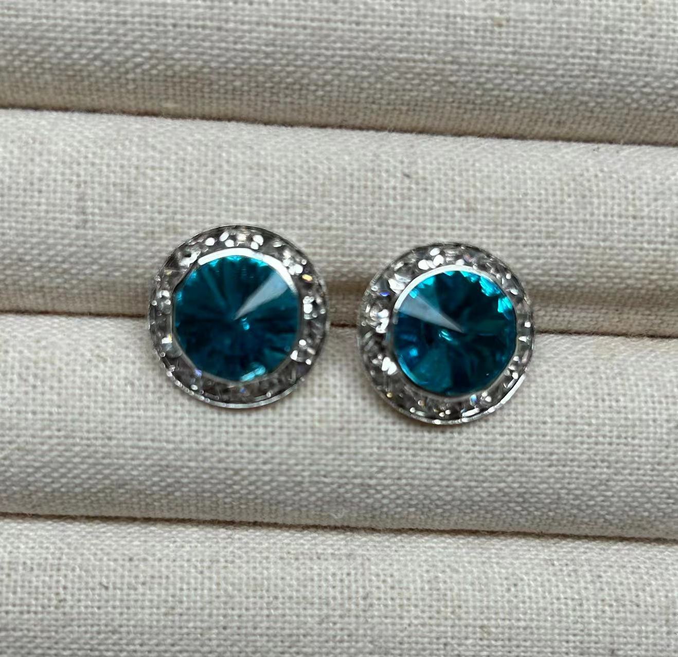 

YCDZSWWL Classic Women Crystal Stud Earrings Elegant Ladies Diamante Ear Studs Earclip for Wedding Banquet Dance Party 11mm stud earrings озеро синий