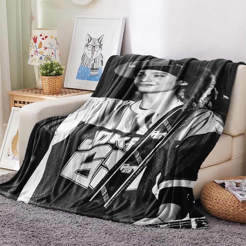 1PC Tom Kaulitz Print Flannel Blanket, High quality Comfortable for All Seasons, Home Decor, Warmth and Comfort, Perfect for Christmas Gifts