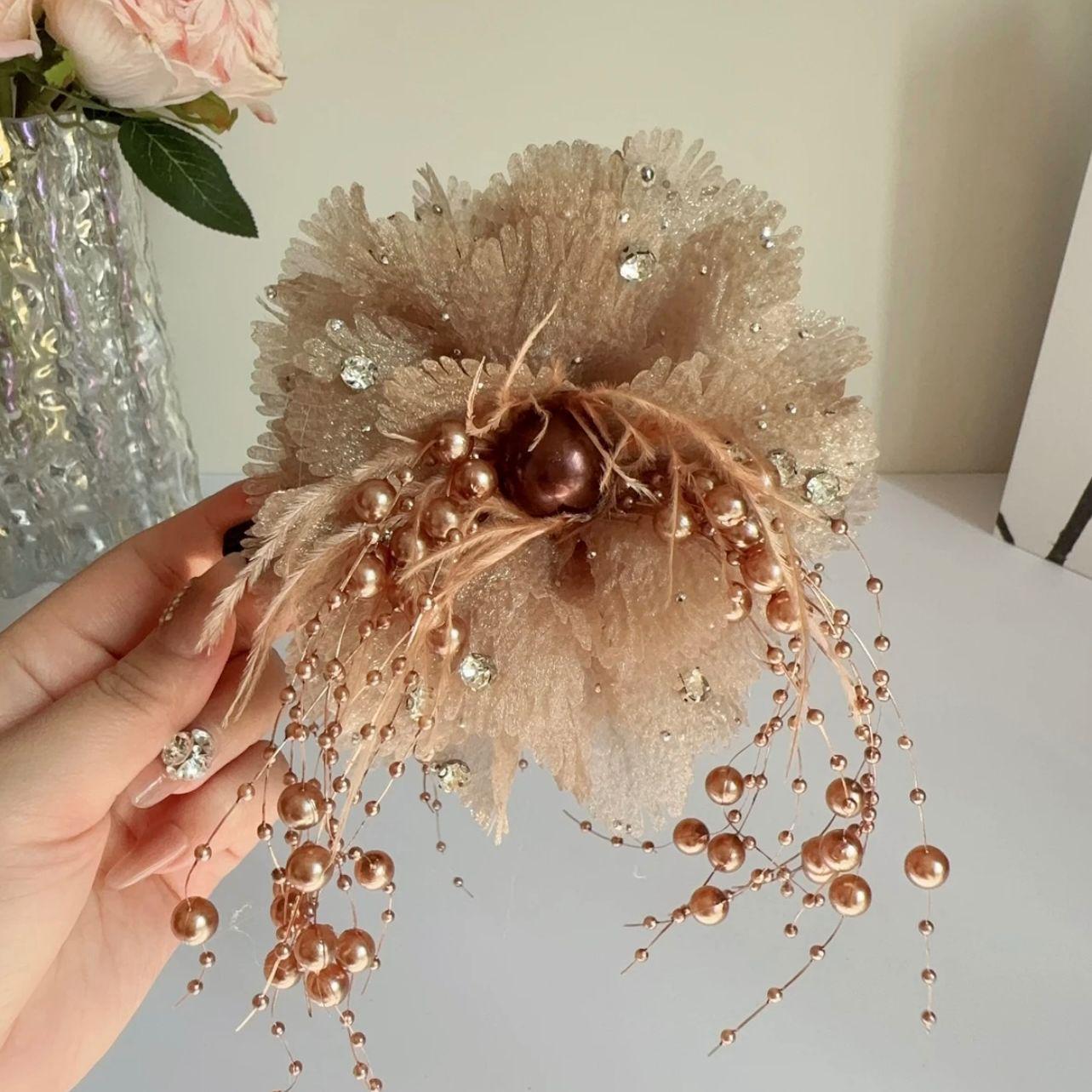 

2024 Осень/Зима Двойной пион с кисточками и бусинами Заколка-акула для волос - Универсальный аксессуар для прически в стиле Y2K