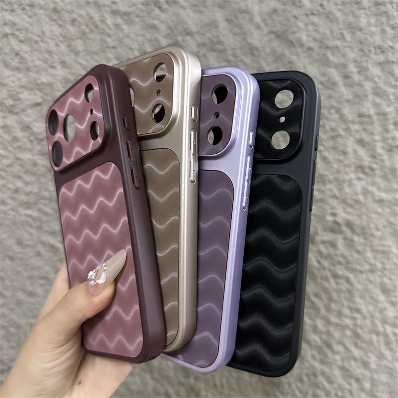 The wavy pattern is suitable for seconds to become larger Windows Apple 17 mobile phone case iPhone16promax anti-drop all-inclusive protective case.