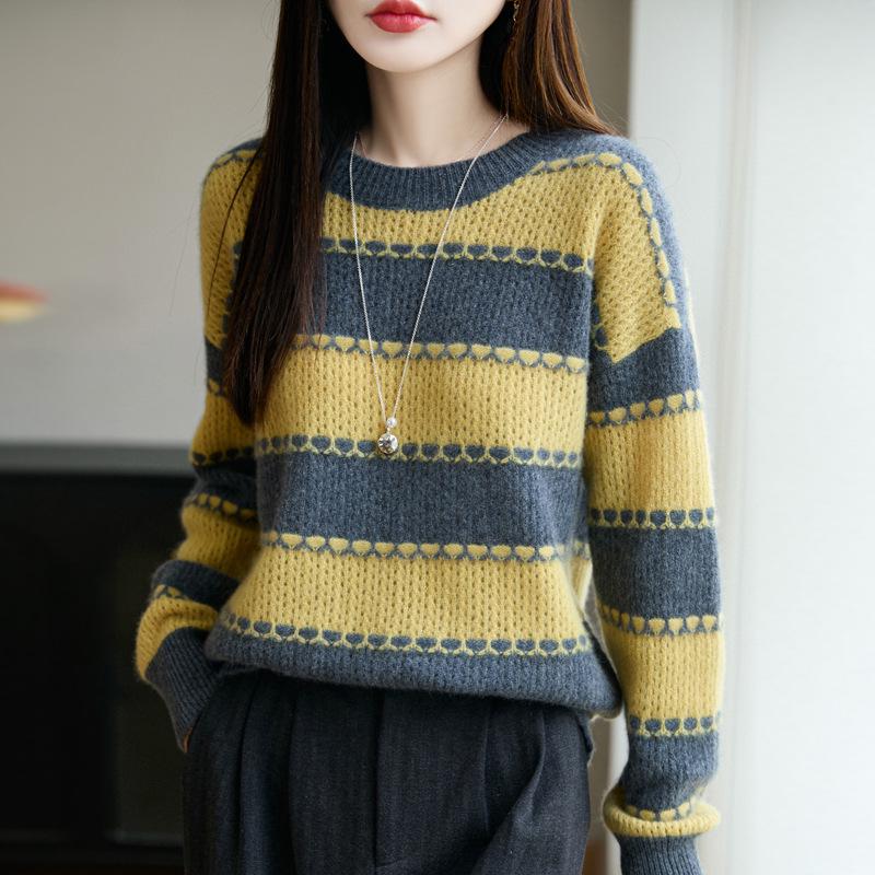 

Women s Plus Size Jacquard Wool Sweater - Loose Fit, Long Sleeve, Round Neck L