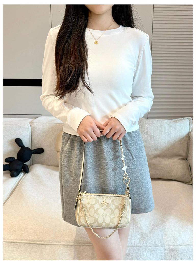 2025 Autumn Women's Round Neck Fishbone Shoulder Slimming Long Sleeve Top