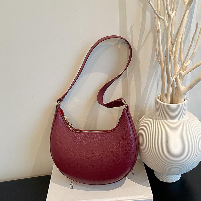 French small-scale backpack trend - simple and fashionable shoulder bag with an underarm strap