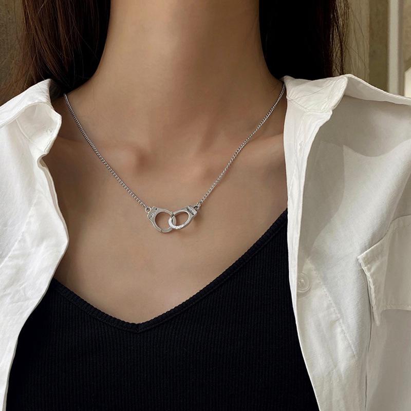 Stylish Handcuff Necklace: Korean Student Clavicle Chain for Women, Perfect Birthday Gift for Best Friend