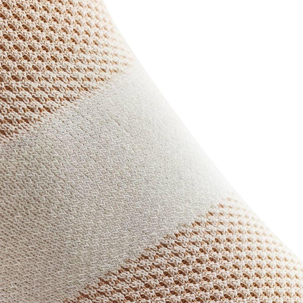 BAUERFEIND OUTDOOR KNEE SUPPORT Knee Made in a general medical Made with merino this knee support features essential features for outdoor The strap