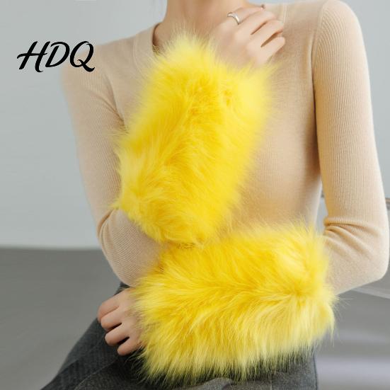 Stylish Plush Cuff Sleeves 1 Pair Faux Fur Wrist Cuffs for Women Fluffy Fox Arm Elegant Winter Accessories Warmers with Satin Lining Warm