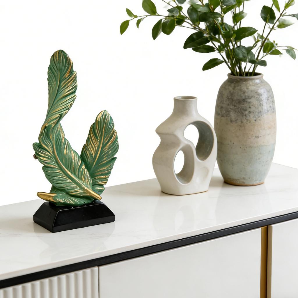 Resin Feathered Statue Elegant Abstract Art Sculpture with Base For Modern Homes Office Tabletop and Bookshelf Decors