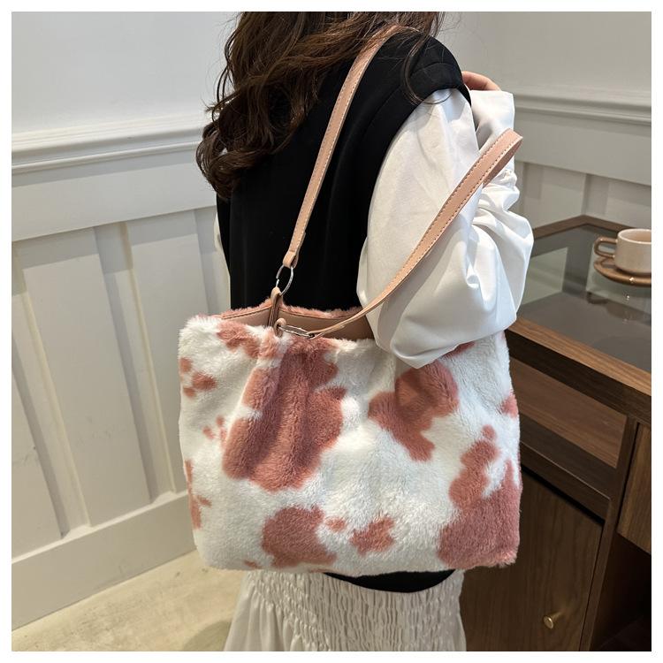 Trendy Plush Large Capacity Tote Bag for Women Soft Textured Shoulder Handbag Casual Daily Fashion Purse CLE