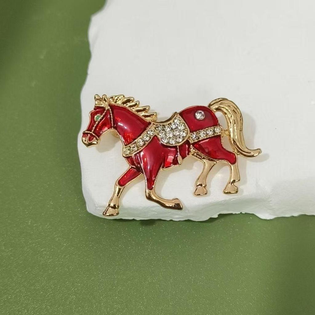 Red Horse Rhinestone Brooch - Fashionable Alloy Pin for Woolen Coats & Accessories