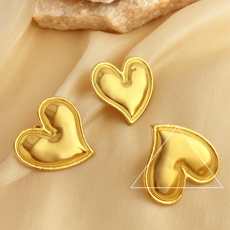 

Retro Heart-Shaped Gold Stainless Steel Earrings: Exaggerated Light Luxury Style