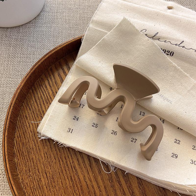 New Hair Claws Elegant Acrylic Hairpins Barrette Crab Hair Clips Headwear for Women Girls Fashion Hair Accessories Gifts