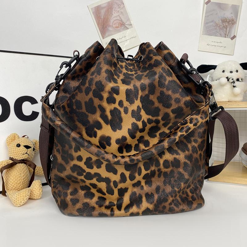 Bolsa mensageiro de ombro da moda 2025 inverno nova versátil ins estampa de leopardo bolsa balde de gás estrangeiro