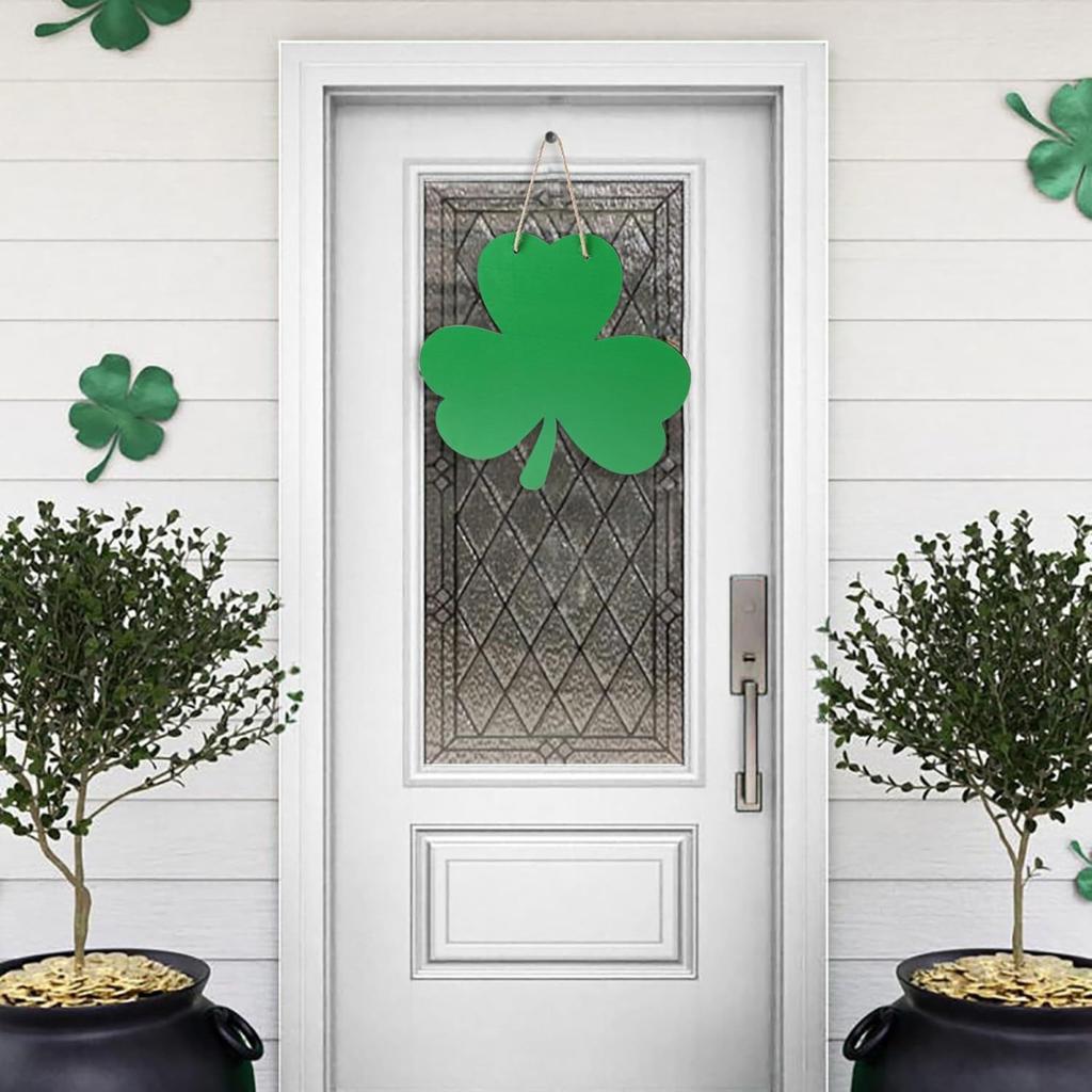 Yousheng Wooden Clover Door Sign St. Patrick's Day Hanging Sign Front Door Shamrock Sign for Farmhouse Home Porch And Wall Decor