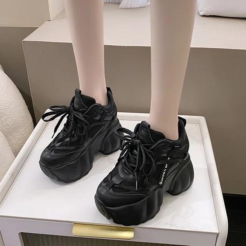 

Модные спортивные туфли с толстой подошвой, новые женские повседневные туфли на толстой танкетке, туфли на высокой платформе, брендовые осенние кроссовки из дышащей сетки 9 см 38 чёрный