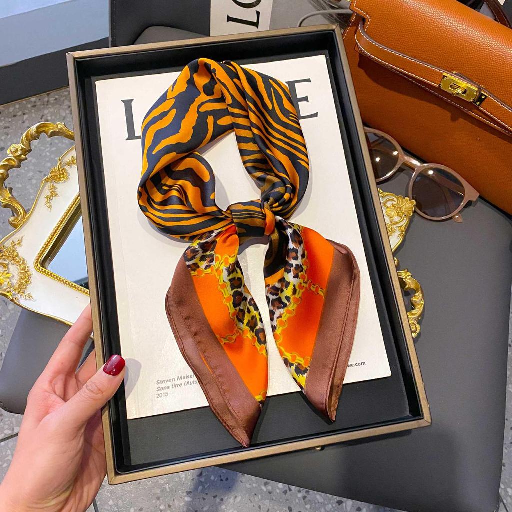 Zhang Ruonan Silk Scarf: Women's 2025 Spring/Summer Retro Neck Tie Accessory - High-End Small Square Neckerchief
