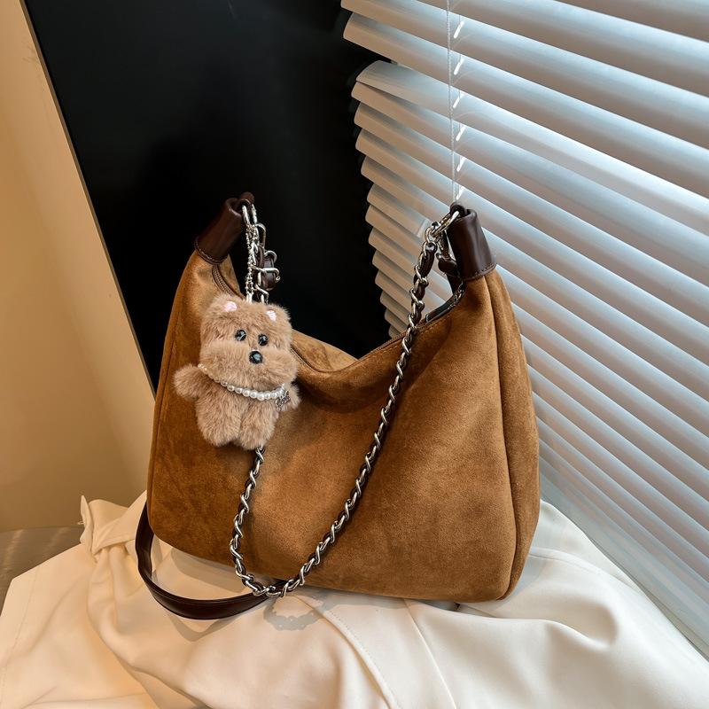 Fashion commuter large-capacity chain underarm bag women's 2025 new autumn and winter simple versatile tote bag shoulder bag