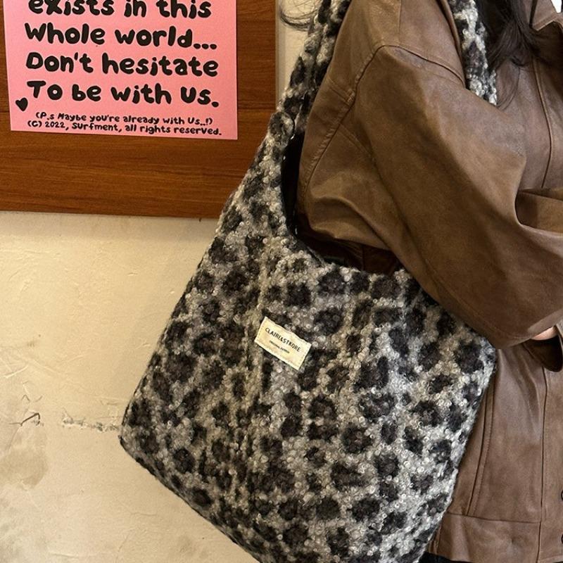 Korean Retro Leopard Print Tote Bag New Fashion College Style Underarm Bag Large Capacity Casual Plush Shoulder Bag