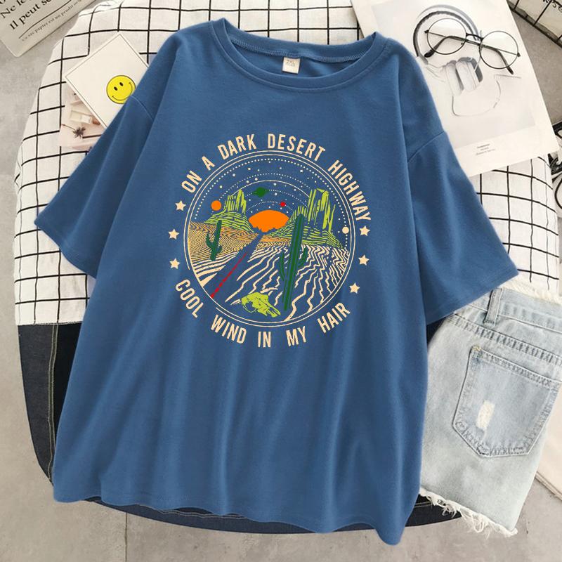 På en mörk ökenmotorväg sval vind i mitt hår dam t-shirt bomull t-shirts vardaglig mjuk t-shirt kläder sommar gata kort ärm