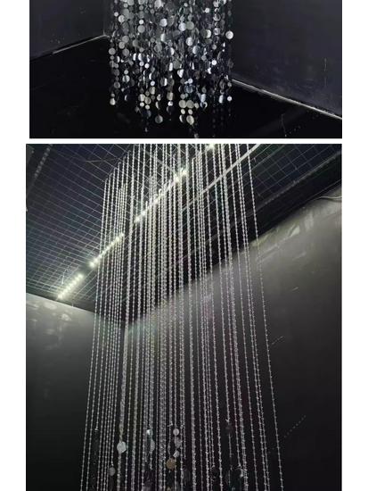 Acrylic Crystal Bead Curtain with Gold and Silver Sequin Pendants for Wedding and Banquet Hall Decor.