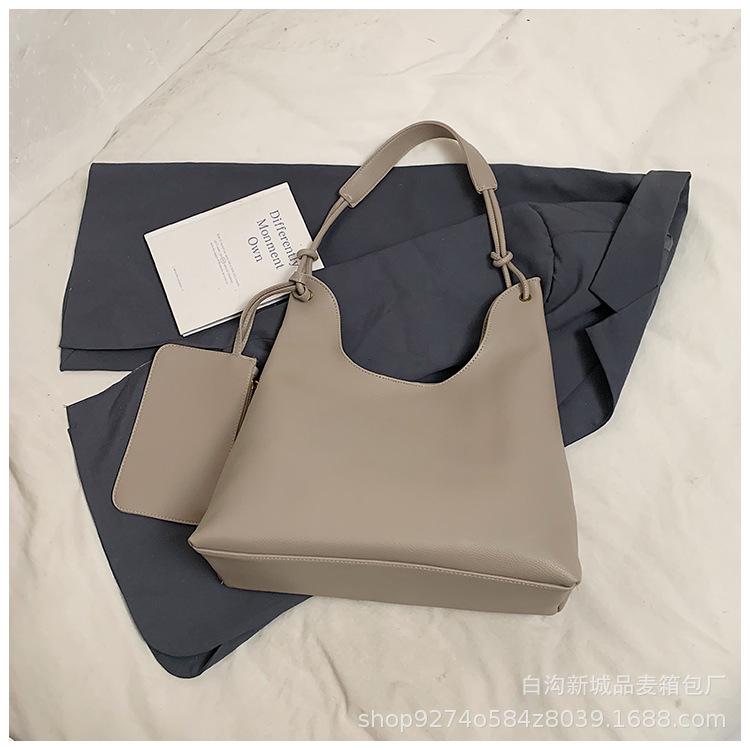 

Large capacity bag women s 2025 new casual shoulder shopping bag bag retro class commuting simple tote big bag сірий колір