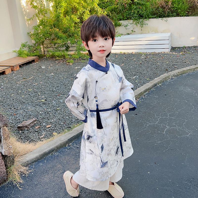 

Комплект детского ханьфу для мальчиков 2024: Китайский костюм Тан с длинным рукавом для весенне-осенних выступлений Size 100 cm темно-синий