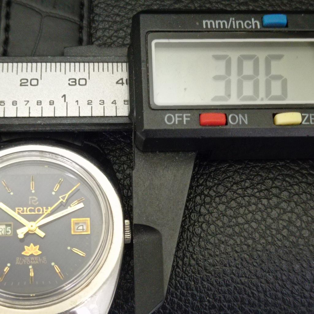 VINTAGE RICOH R31 AUTOMATIC JAPAN MENS ORIGINAL DIAL WATCH a701957-5 R207-a701957