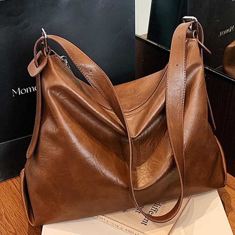 High-value large-capacity commuter bag women's new texture niche fashion simple shoulder bag