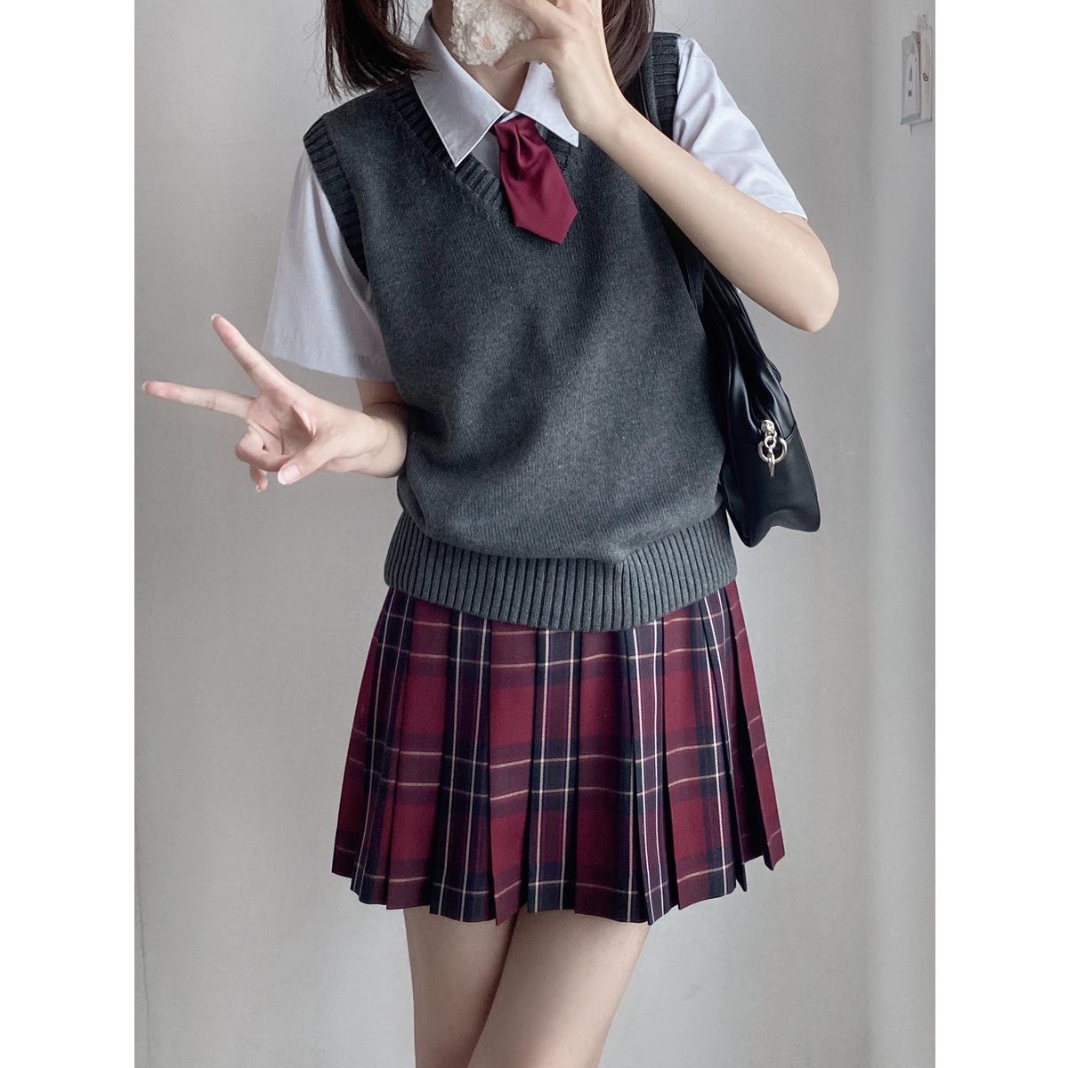 

Жилет-свитер в японском студенческом стиле с V-образным вырезом - однотонная вязка на весну и осень S