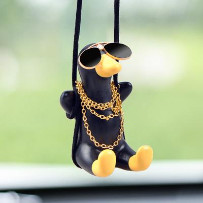 Super Cool Black Duck Auto Anhänger Dekoration Mode Sonnenbrille Halskette Swing Duck Anime Auto Zubehör Innen