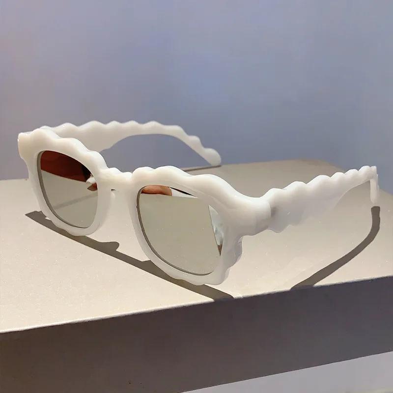 New Luxury Brand Designer Vintage Wave Flower Pink Sunglasses Women For Men Sun Glasses Trendy Punk Popular Sexy Cute Eyeglasses