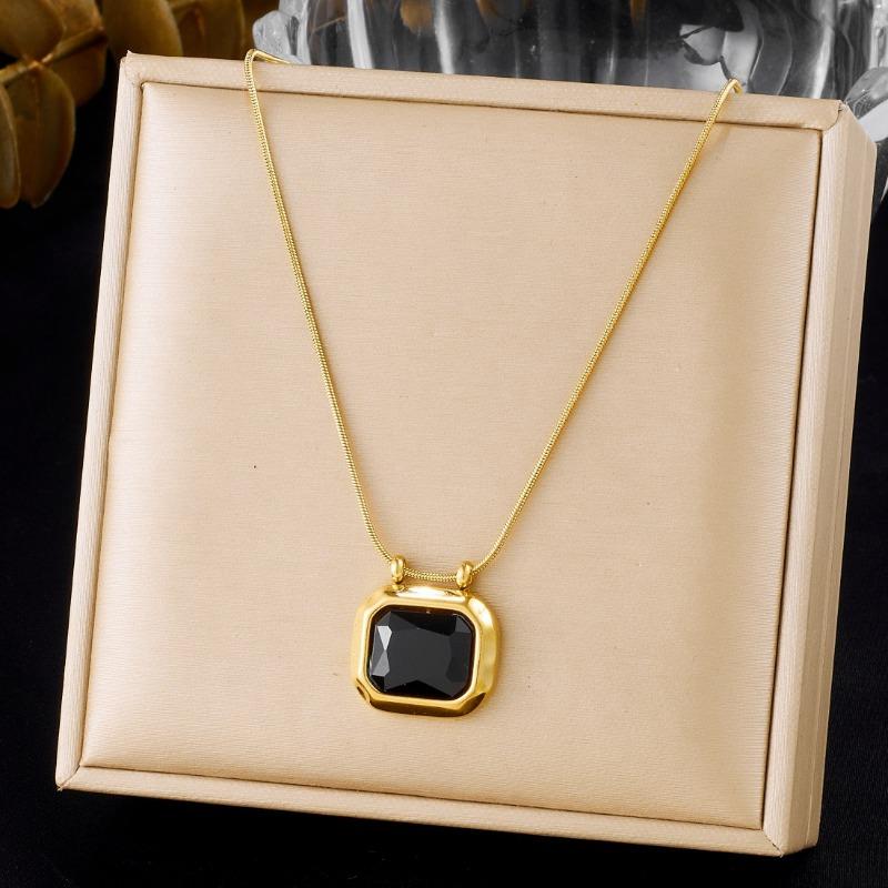 

Emerald Cut Green Gem Necklace For Women Gold Plated Stainless Steel Square Pendant Jewelry чёрный