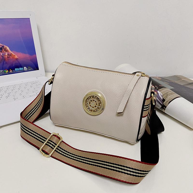 Fashionable and Retro Genuine Leather Large Capacity Shoulder Bag Trendy and Simple Crossbody Bag Stylish for Women