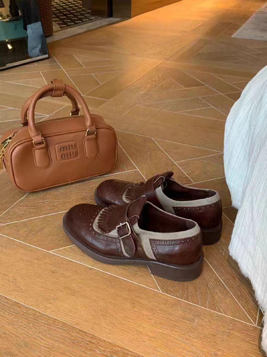 

Резные туфли броги из мелкой кожи для женщин 2025 новые туфли-одинарки с бахромой в стиле ретро, в цветовой гамме, с круглым носком, лоферы для женщин 40