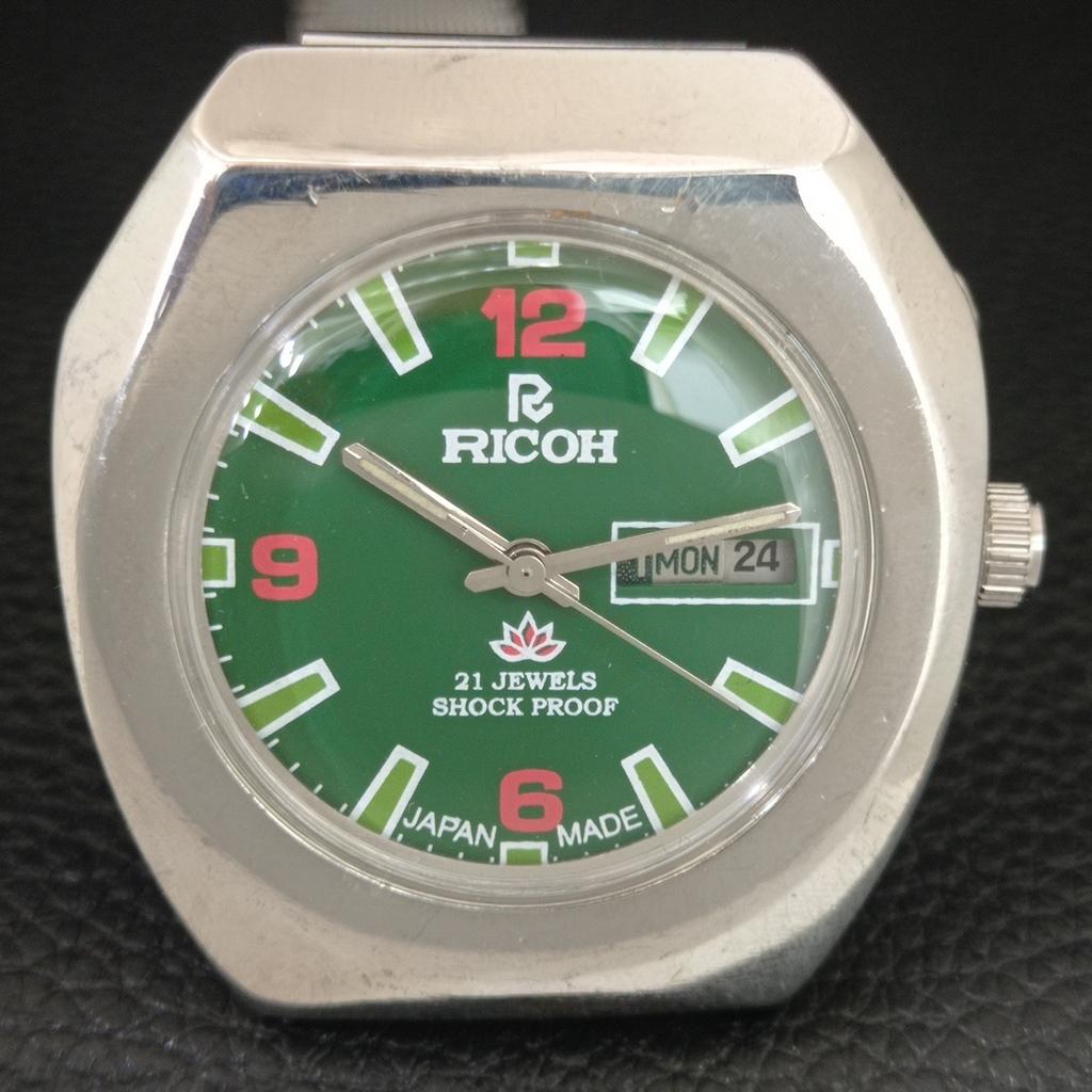 VINTAGE RICOH R31 AUTOMATIC JAPAN MENS GREEN COLOR DIAL WATCH A709417-1